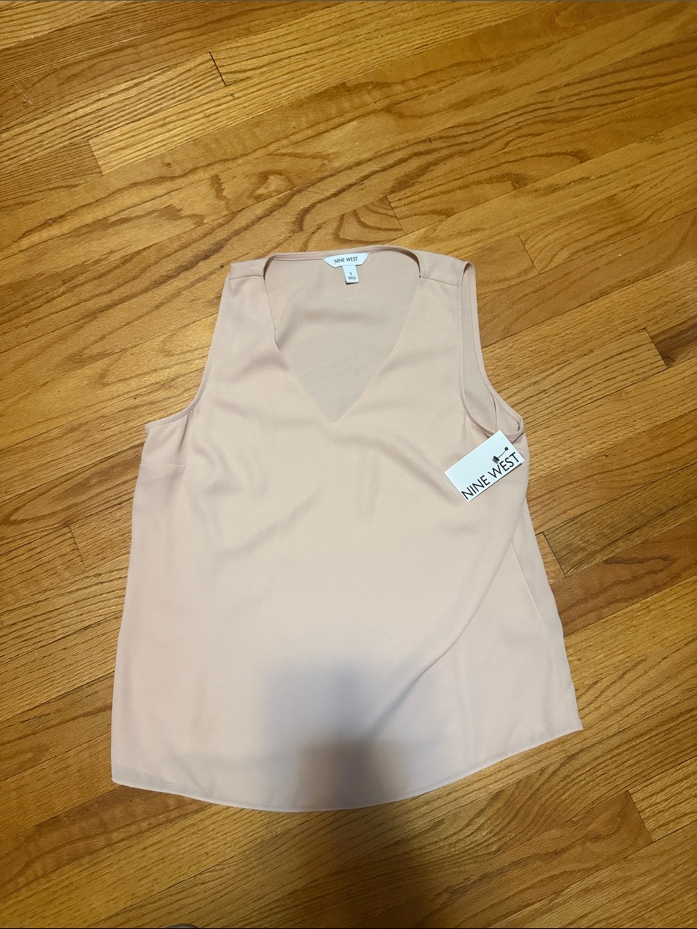 Nine West Soft Blush V-Neck Sleevelesse tank
